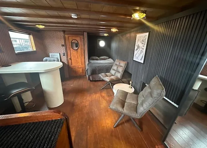 Bådhotel One-of-a-kind Houseboat In