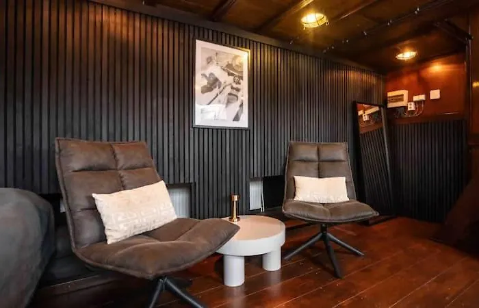 One-of-a-kind Houseboat In Bådhotel